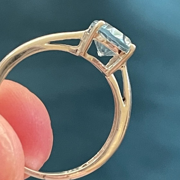 Natural sky blue topaz sterling silver ring 7.5 - Picture 4 of 4